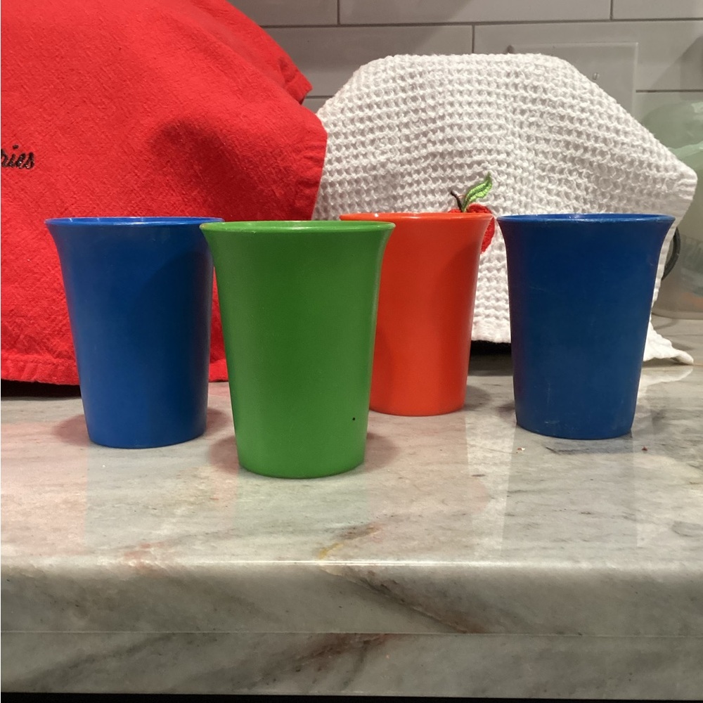 4 Vintage Tupperware #109 Bell Tumblers 7oz Drinking Cups Retro MCM 4”
